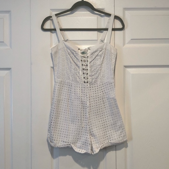 Urban Outfitters Kimchi Blue Heidi Lace-Up Eyelet Romper - Picture 5 of 8